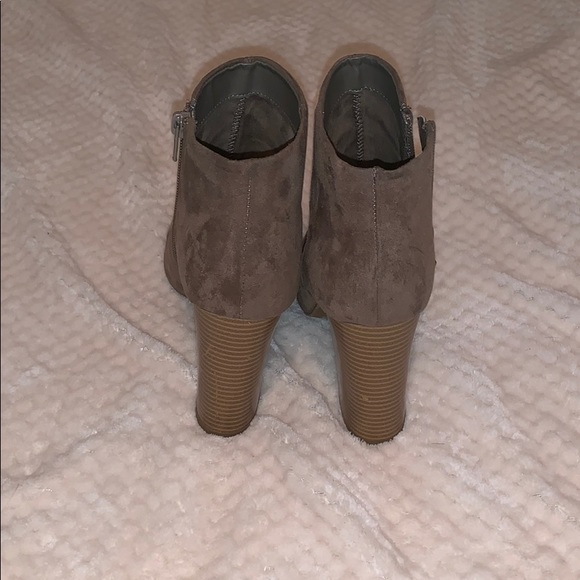 Ankle booties - Picture 3 of 3